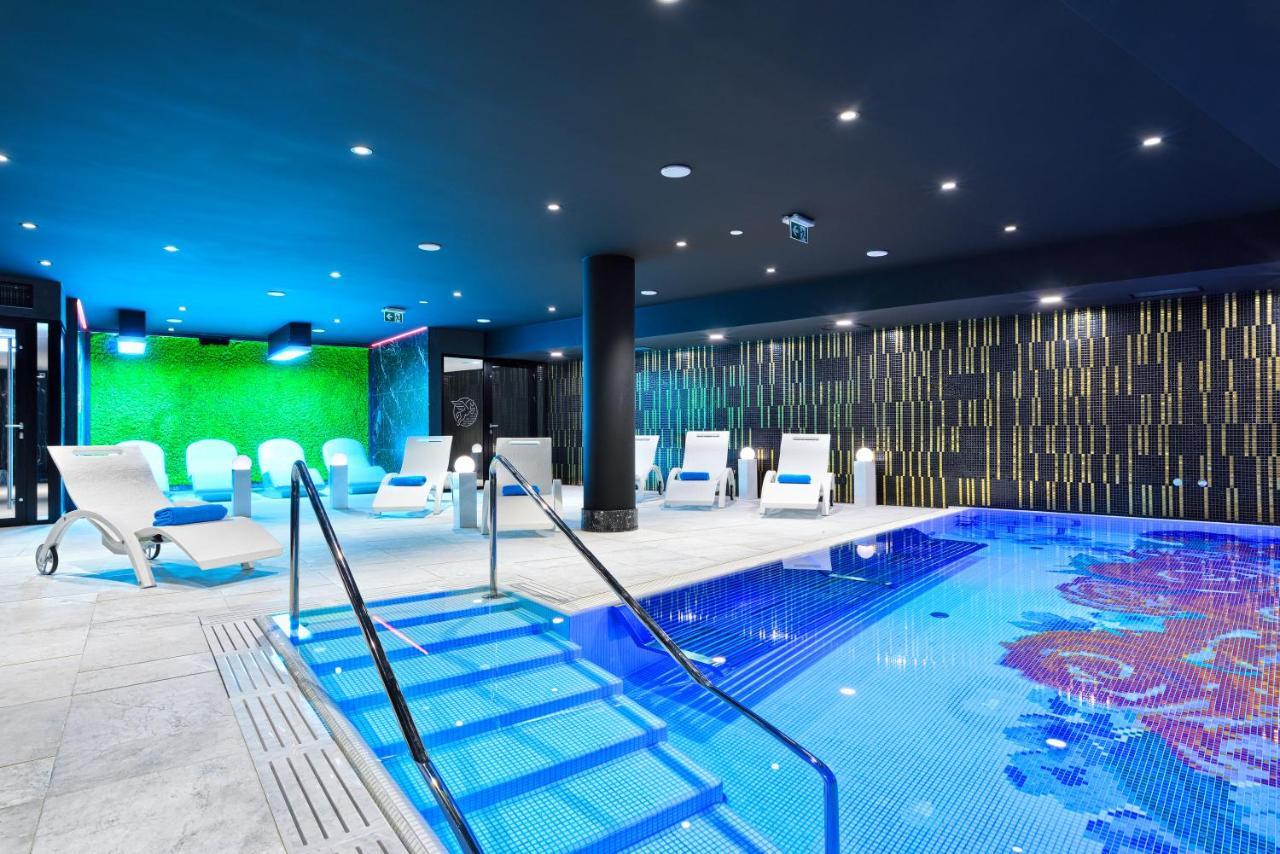 Hotel Ferreus Modern Art Deco Красков Екстериор снимка The swimming pool at the hotel